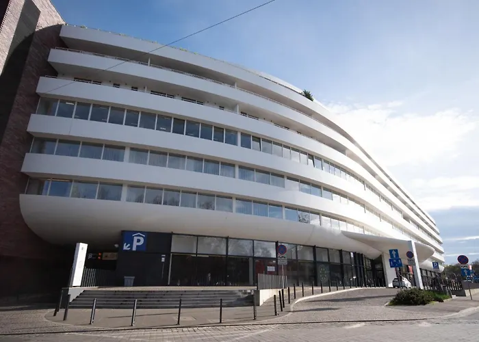 Ovo Chic By Bookinghost